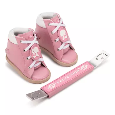 Dennis Brown Barbie Rosa e Branco sapatilha em cou
